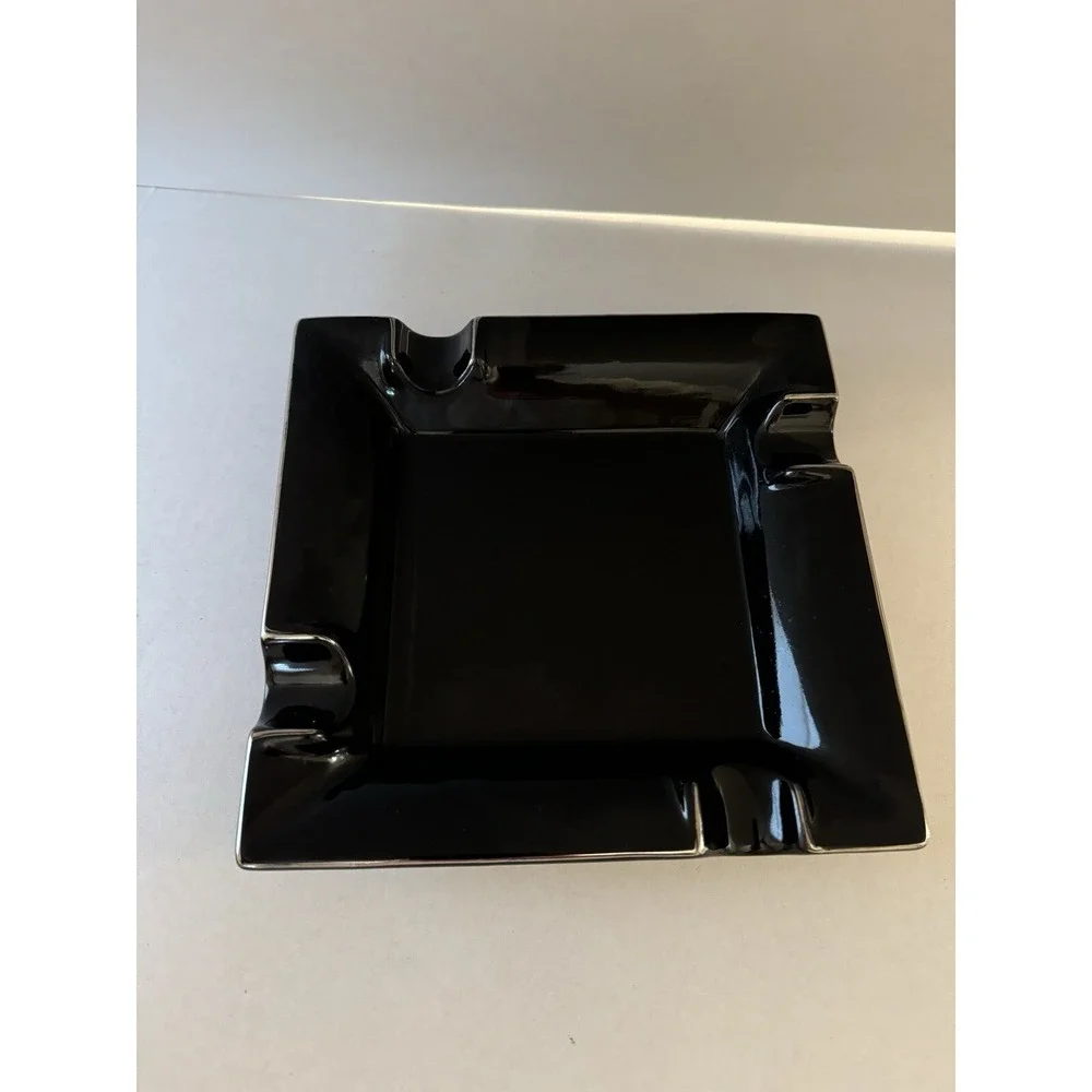Craftsman's Bench Ashtray - Neptune Black Square Four Cigar‎